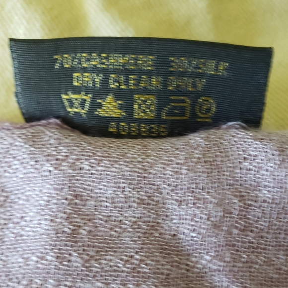 Limited Time Listing Authentic Louis Vuitton Rose Monogram Etole Mahina Scarf - Picture 8 of 9